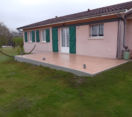 Pose de carrelage sur une terrasse à Dax