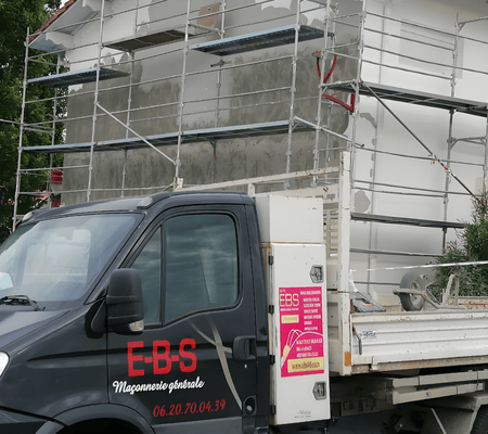 camion EBS entreprise de maçonnerie générale à Hossegor