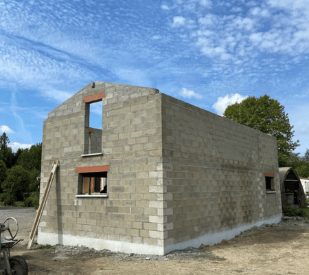 maison en construction dans les landes, maçonnerie visible