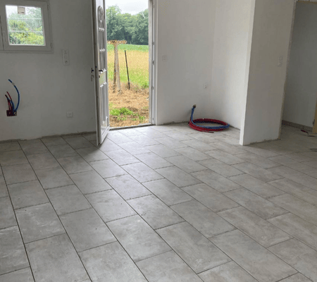 carrelage en train d'être posé à Labenne